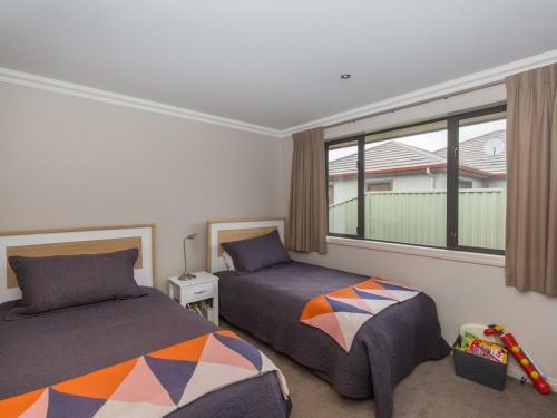 Modern Family Haven - Cromwell Holiday Home