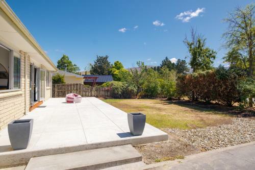 Getaway On The Green - Cromwell Holiday Home