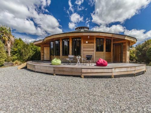 The Snowglobe - Ohakune Modern Yurt Style Chalet