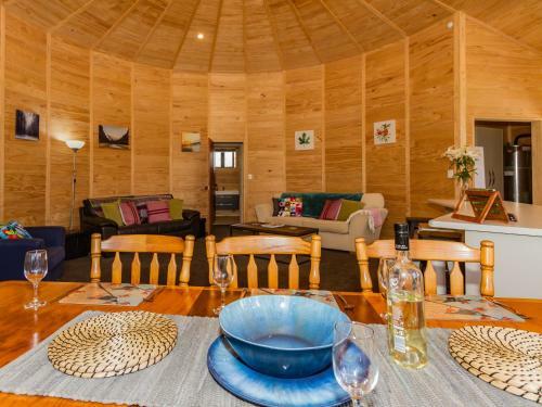 The Snowglobe - Ohakune Modern Yurt Style Chalet
