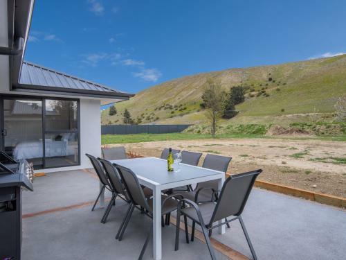 Modern Mount Pisa - Cromwell Holiday Home