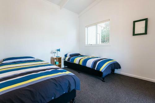 Beachfront Seclusion - Oneroa Holiday Home