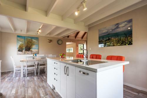 Oneroa Oasis - Waiheke Island Holiday Home