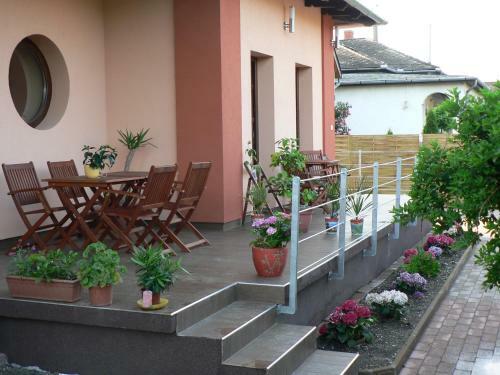 Nyirfa Apartmanh�z