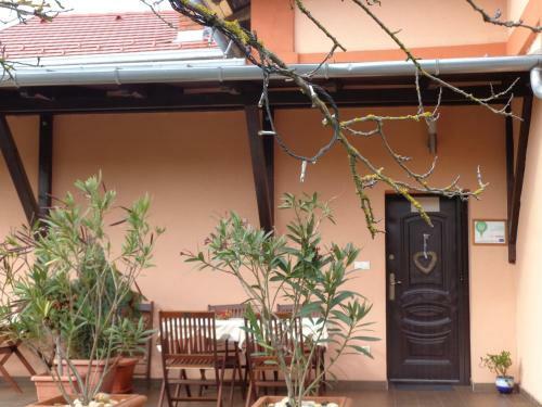 Nyirfa Apartmanh�z