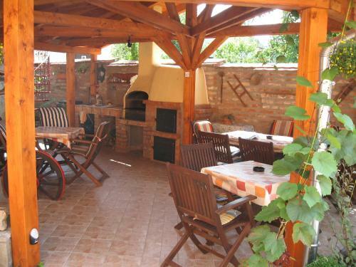 Rozmann Family Panzi� & Apartmanhaz