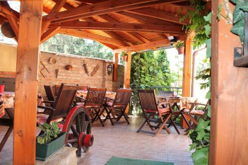 Rozmann Family Panzi� & Apartmanhaz