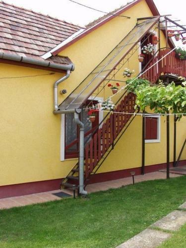 Hostal Z�ch Kl�ra Utcai Apartman