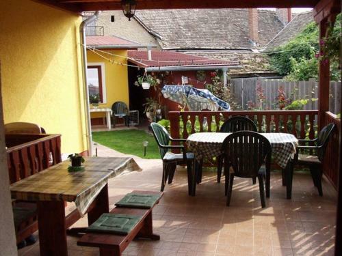 Hostal Z�ch Kl�ra Utcai Apartman