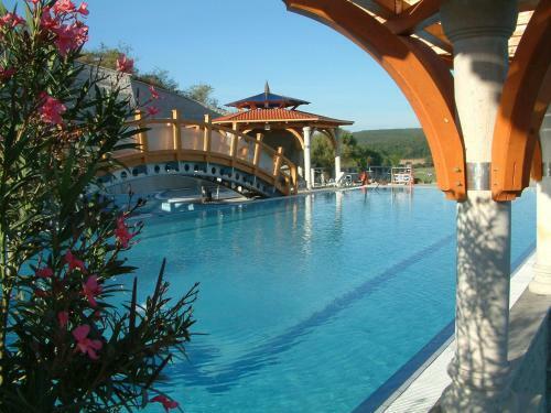 Hotel Cascade Resort & Spa