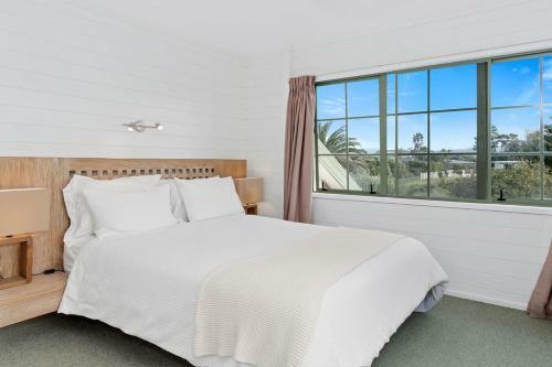 Kiwi Kuta With Wifi- Matarangi Holiday Home
