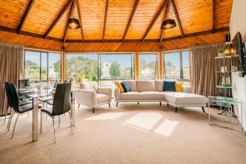 Octagon Outlook - Matarangi Holiday Home
