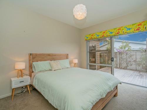 Sanctuary By The Water - Matarangi Holiday Home