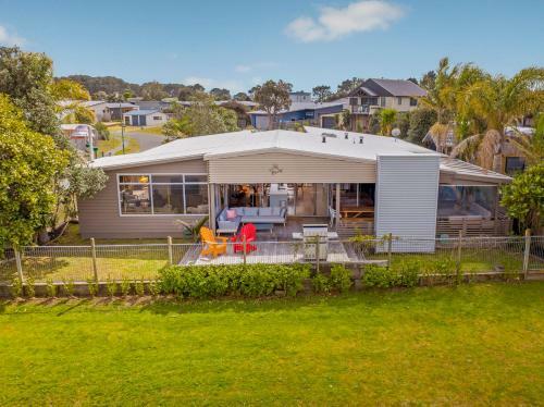 Sanctuary By The Water - Matarangi Holiday Home