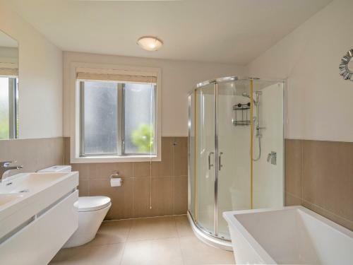 Lakeside Villa Retreat - Matarangi Downstairs Holiday Unit