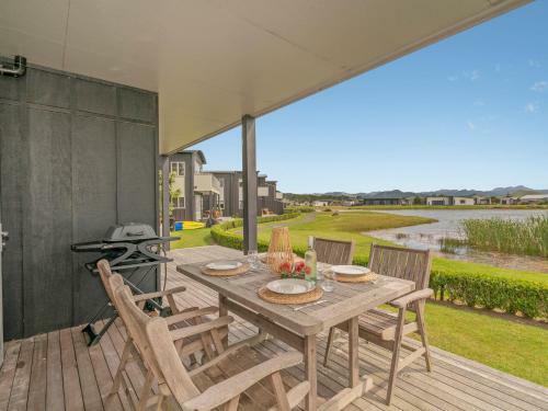 Lakeside Villa Retreat - Matarangi Downstairs Holiday Unit