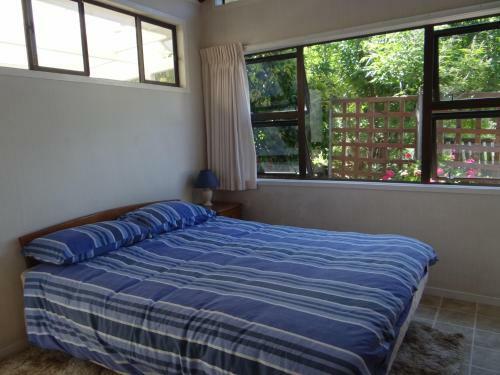 Kawau Views - Matakana Holiday Home