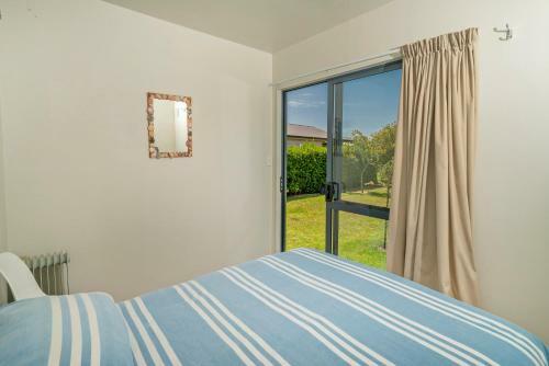 Bay Coast Happy Place - Cooks Beach Holiday Home