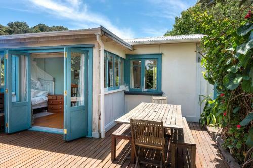 Birdsong Cottage - Rocky Bay Holiday Home