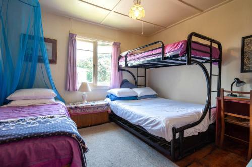 Birdsong Cottage - Rocky Bay Holiday Home