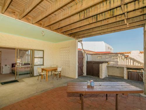 Cosy At Cooks - Cooks Beach Downstairs Holiday Unit