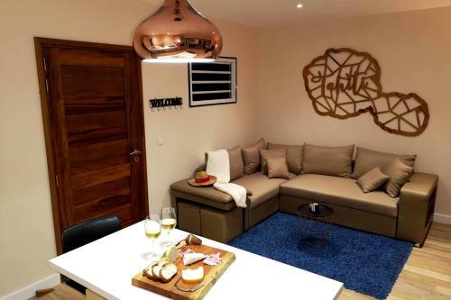 Hiva House