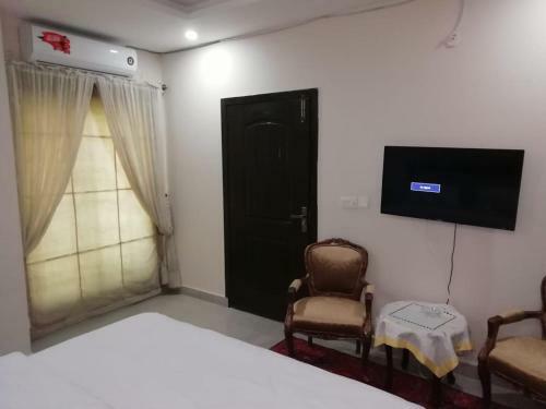 Royal Two Bed Service Apartment F 11 Markaz