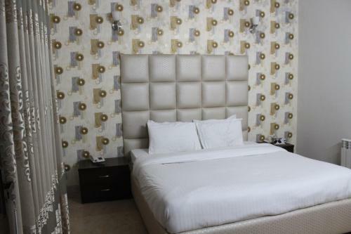 Hostal Royal Luxus Guest House