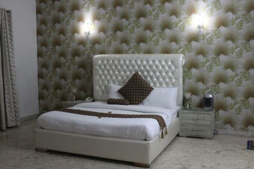 Hostal Royal Luxus Guest House