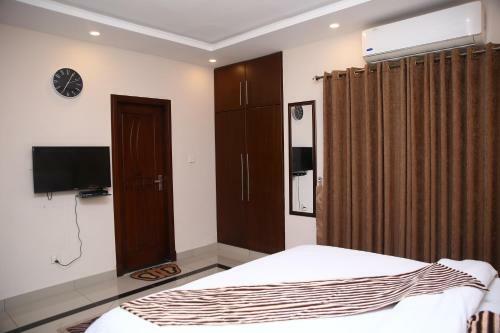 Hostal Safari Club 3 Bahria Town