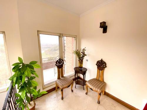 Woodpecker Service Apartment
