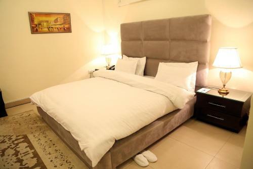 Hostal Butterfly Guest House Phase 7 Bahria Town