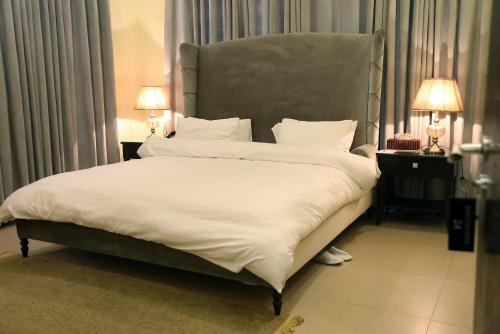 Hostal Butterfly Guest House Phase 7 Bahria Town