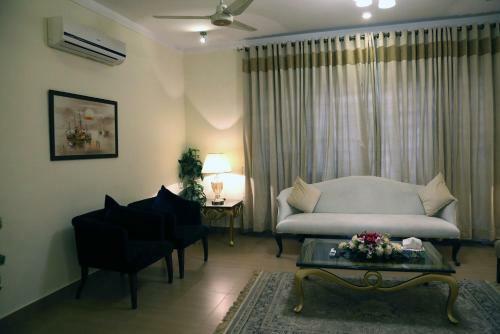 Hostal Butterfly Guest House Phase 7 Bahria Town