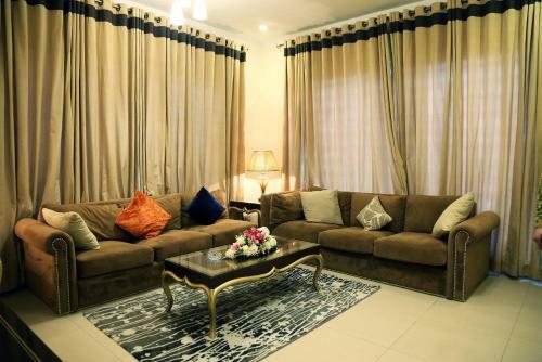 Hostal Butterfly Guest House Phase 7 Bahria Town