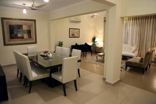 Hostal Butterfly Guest House Phase 7 Bahria Town
