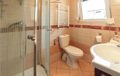 Nice Home In Darlowo W/ Wifi And 3 Bedrooms