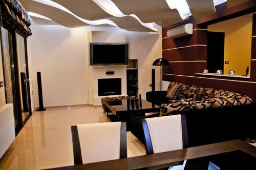 Villa St. Nicolas & Theano