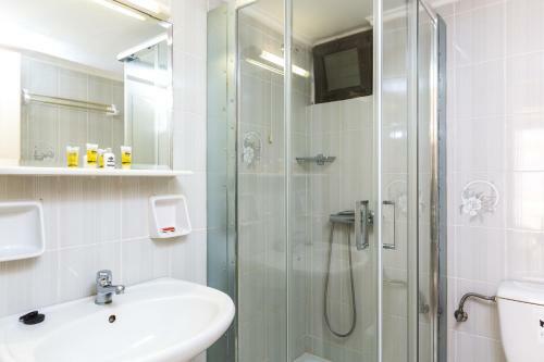 Rosebay Apartments