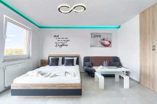 Good Day Apartments- Private Parking Now Town