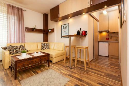 Apartments Warsaw Ho?a By Renters