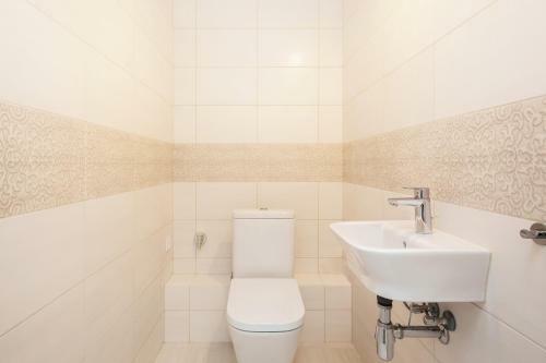 Apartments Rondo Wiatraczna By Renters
