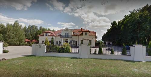 Hotel Dworek Za Lasem