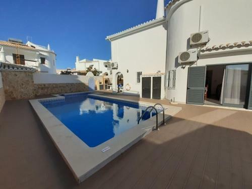 Amazing Modern Francis Villa With Pool