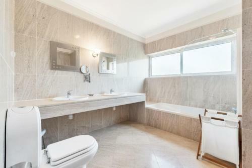 3-bed Villa 10 Mins To The Beach In Albufeira