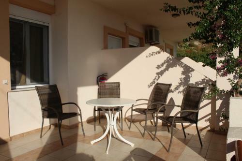 Chrisanthi Studios & Apartments