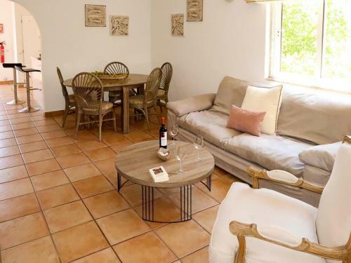 Benfarras Villa Sleeps 8 With Pool And Air Con