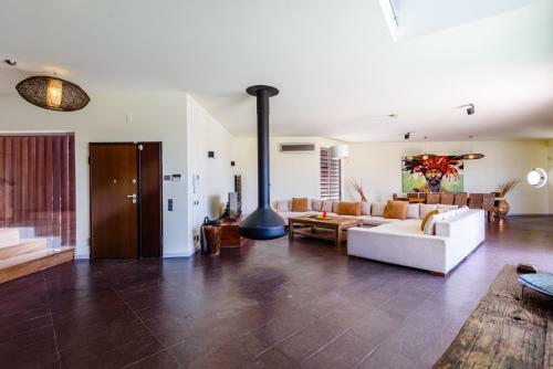 Ferragudo Premium Villa - Heatable Pool & River Views