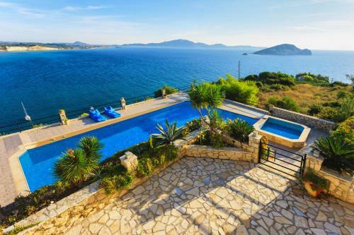 Villa Akros And Suites
