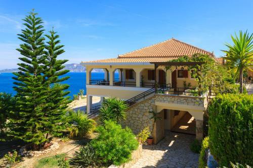 Villa Akros And Suites